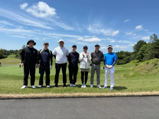 🏌️‍♂️第2回 やまだほけんハーフコンペ開催🏌️‍♀️
2026年6月10日、第2回やまだほけんハーフコンペを開催いたしました！
前回とは打って変わって、当日は最高のゴルフ日和☀️ 青空の下、参加者の皆さまと楽しくラウンドしながら交流を深めることができました。
ご参加いただいた皆さま、誠にありがとうございました！
これからもゴルフを通じて皆さまとのつながりを大切にしながら、楽しいイベントを企画してまいります。
次回の開催もお楽しみに⛳✨
#やまだほけん #ハーフコンペ #ゴルフコンペ #近江ヒルズゴルフ倶楽部 #ゴルフ日和